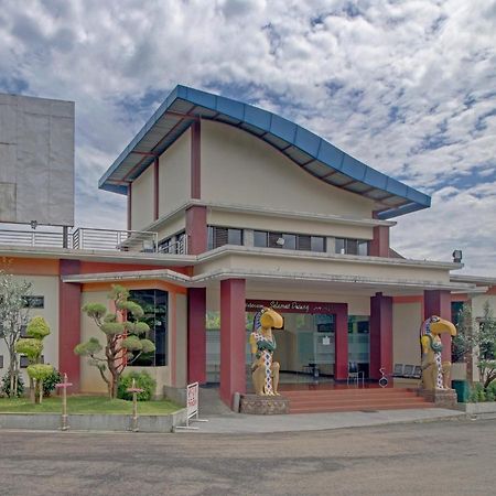 Oyo 89997 Hotel Bumi Kedaton Waterpark Bandar Lampung Exteriér fotografie