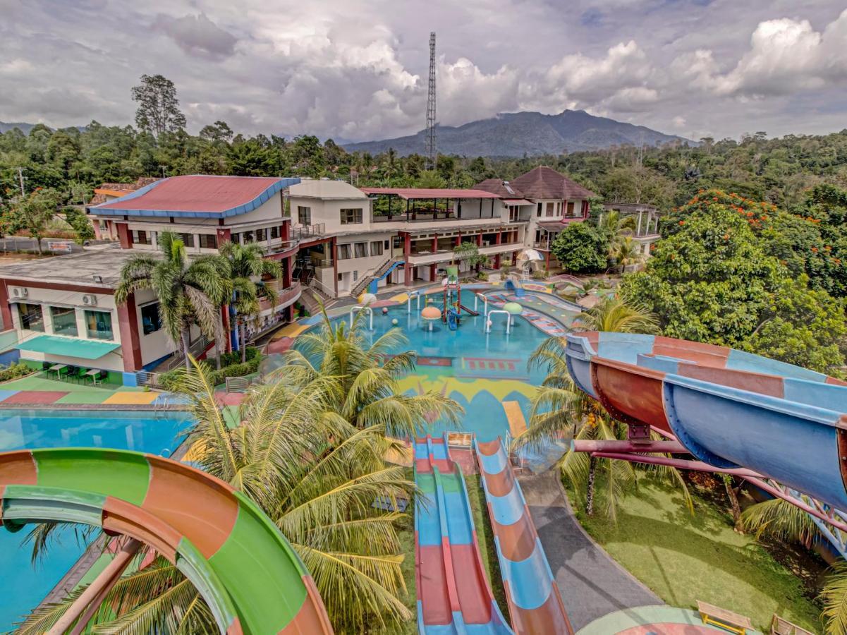 Oyo 89997 Hotel Bumi Kedaton Waterpark Bandar Lampung Exteriér fotografie