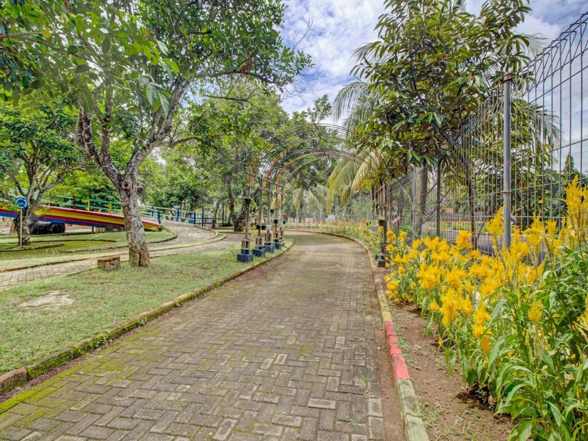 Oyo 89997 Hotel Bumi Kedaton Waterpark Bandar Lampung Exteriér fotografie