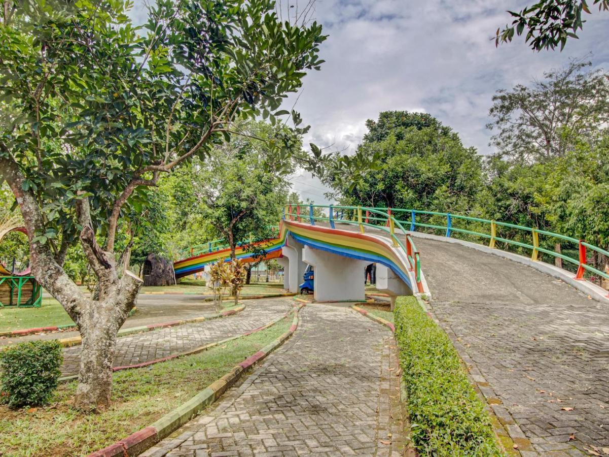 Oyo 89997 Hotel Bumi Kedaton Waterpark Bandar Lampung Exteriér fotografie