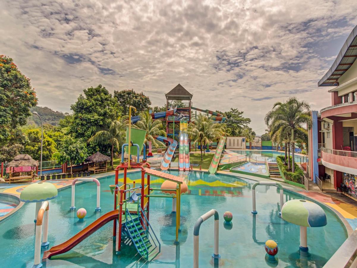 Oyo 89997 Hotel Bumi Kedaton Waterpark Bandar Lampung Exteriér fotografie