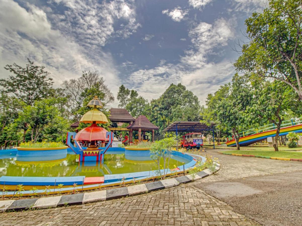 Oyo 89997 Hotel Bumi Kedaton Waterpark Bandar Lampung Exteriér fotografie